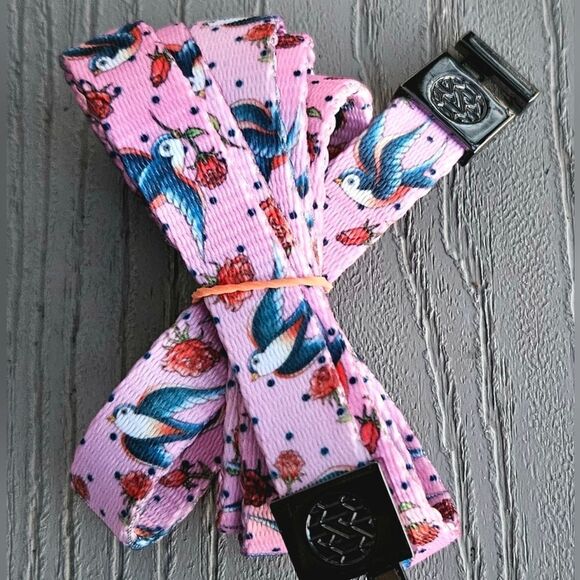 ZOX "LOVE KNOWS NO BOUNDS" #173 STRING NEW COLLECTIBLE PINK HOODIE STRING - Picture 1 of 4